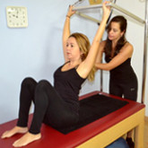 Entrenamiento de Pilates con monitor en exclusiva